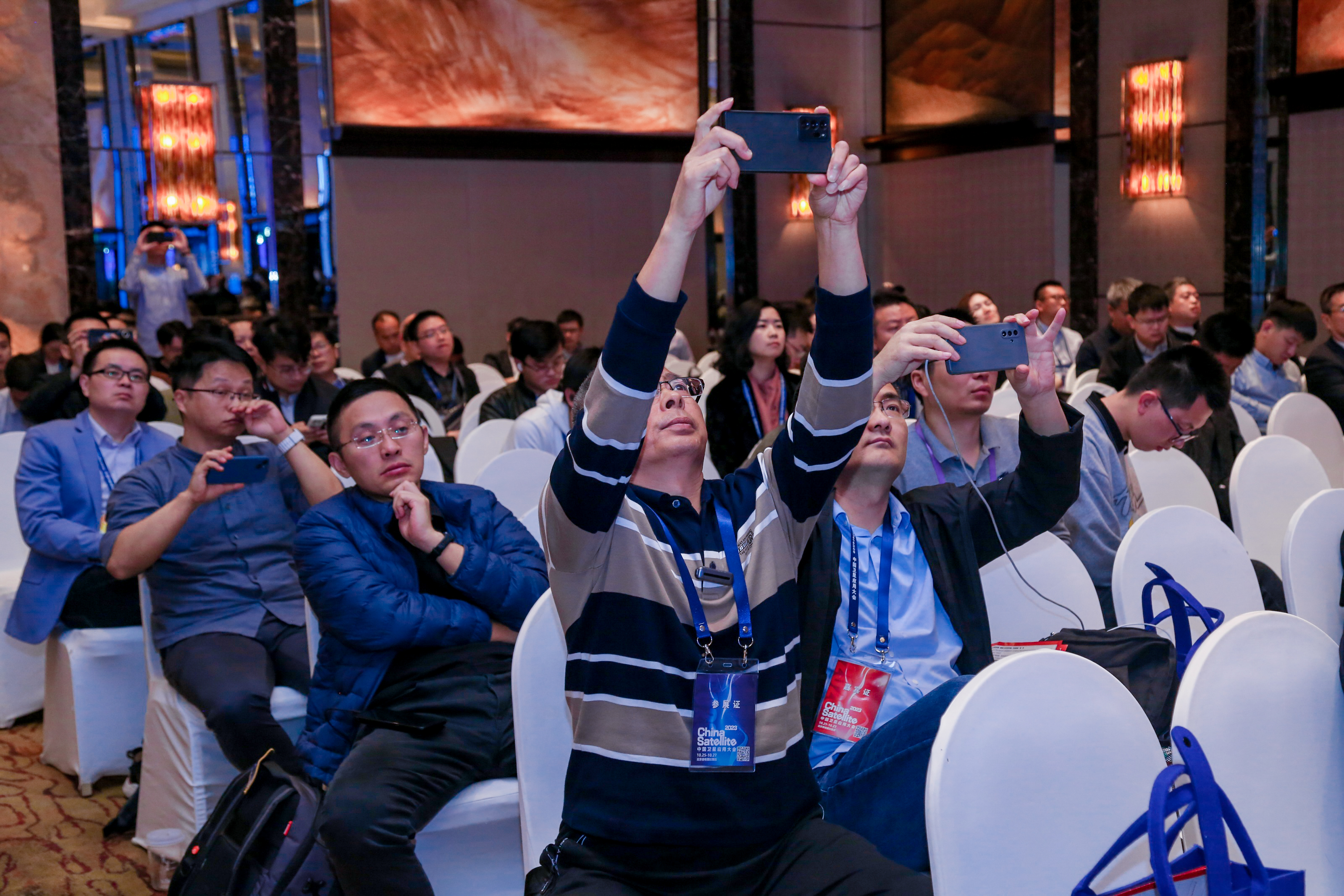 直击卫星大会:ag真人「10-100倍压缩」成全场焦点