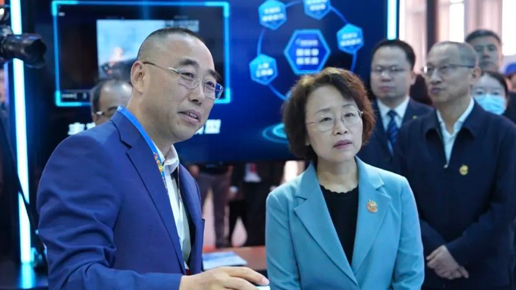 中宣部副部长、广电总局局长曹淑敏一行莅临ag真人科技CCBN