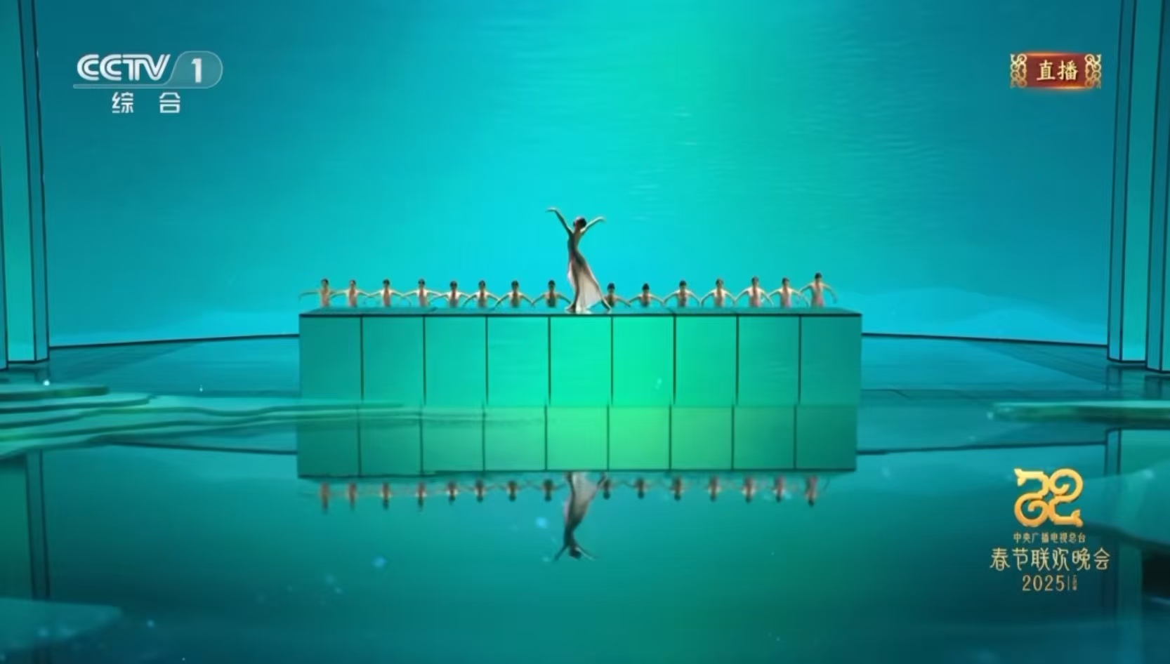 4K/8K超高清+三维菁彩声！ag真人科技保障蛇年春晚精彩呈现