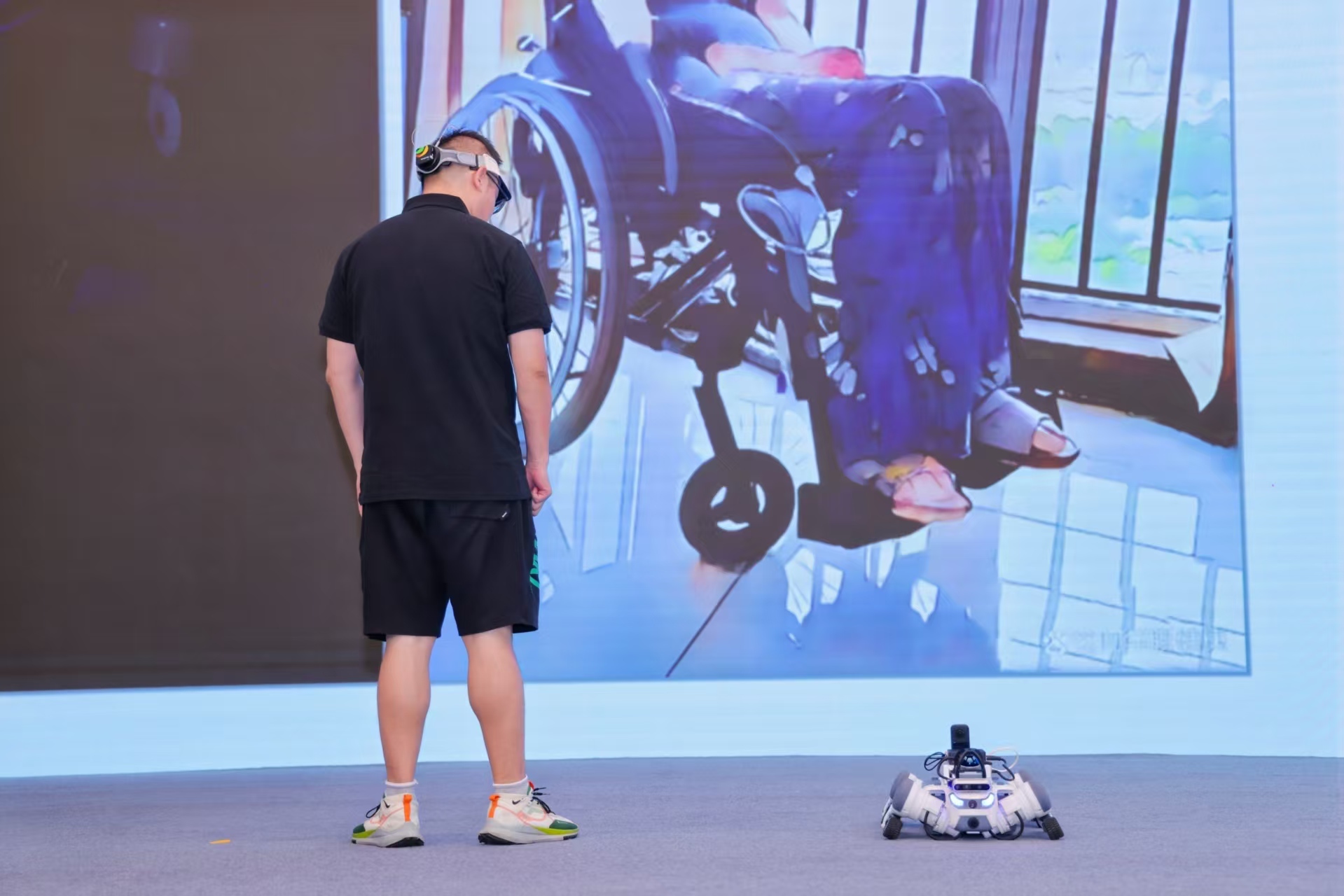 【杭州日报】从探索脑控机器人到“隔空”指挥机器狗，杭企发布多模态空间大模型创新应用